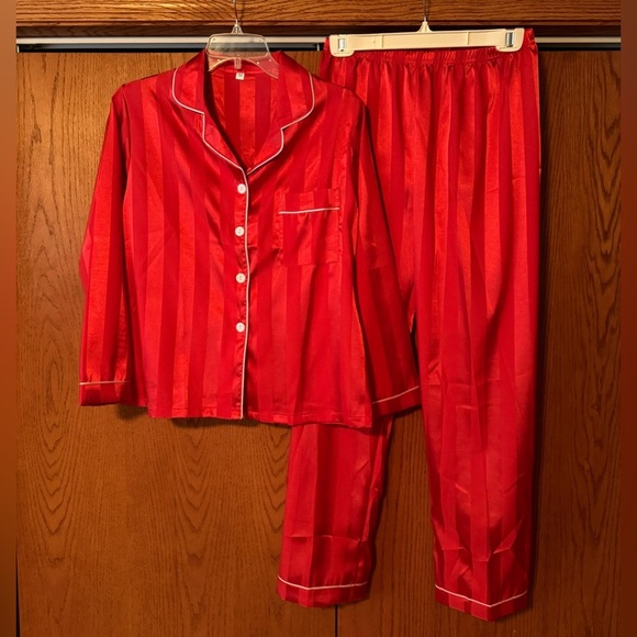 NWOT Striped Satin Feel Women’s Pajama Set Sz Medium Red, Bottoms Waist Elastic - Picture 2 of 12